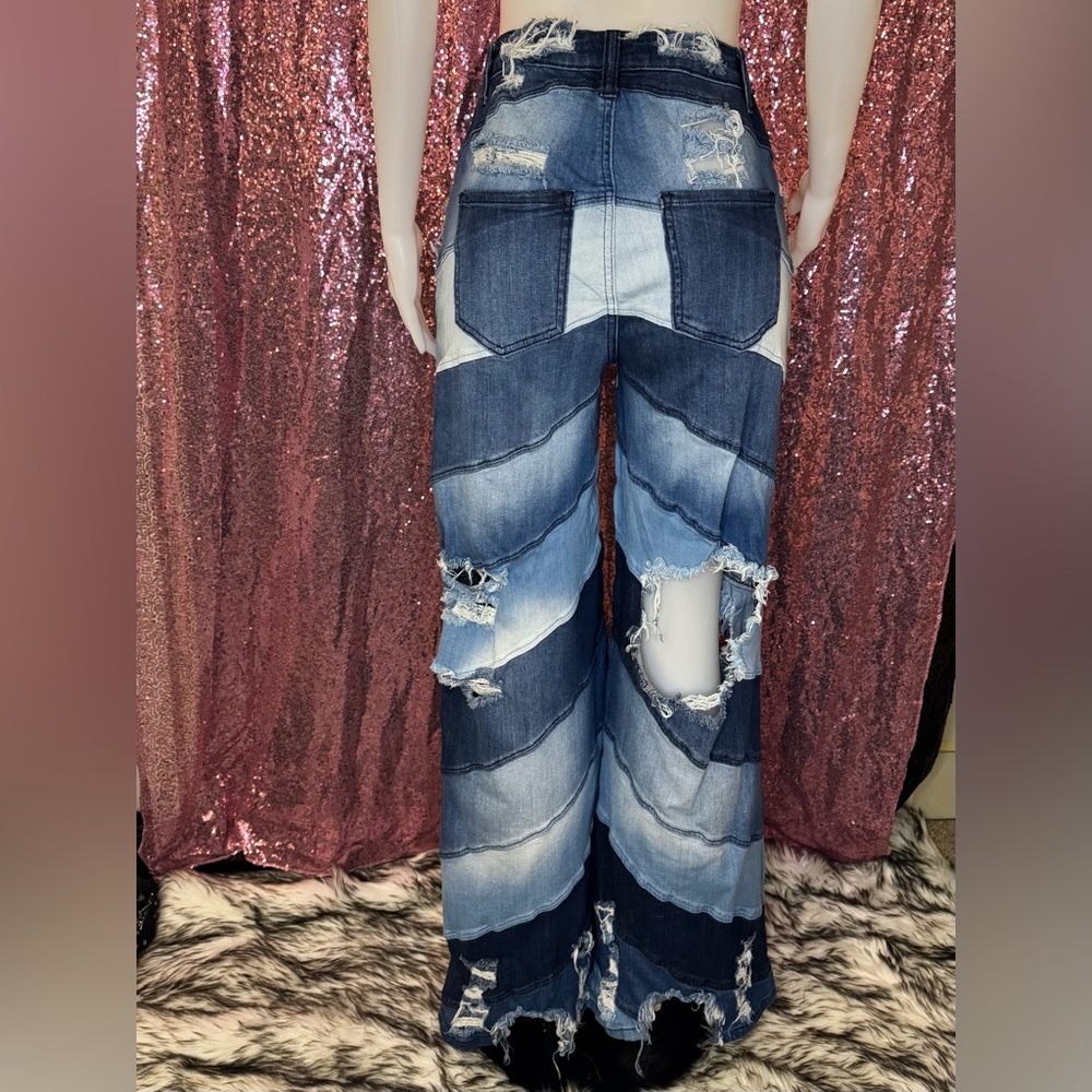 Fashion Nova Ripped/Distressed, patchwork, wide leg, high waist Jeans 33” inseam - Picture 4 of 5